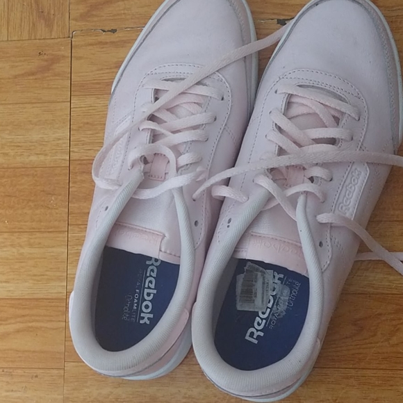 Pink Reebok - Picture 2 of 3